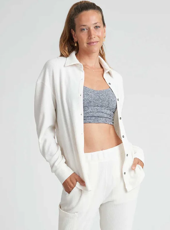 Thrive Société Women's Boyfriend Button Up Shirt - White Casual Ruffle Short Shirt