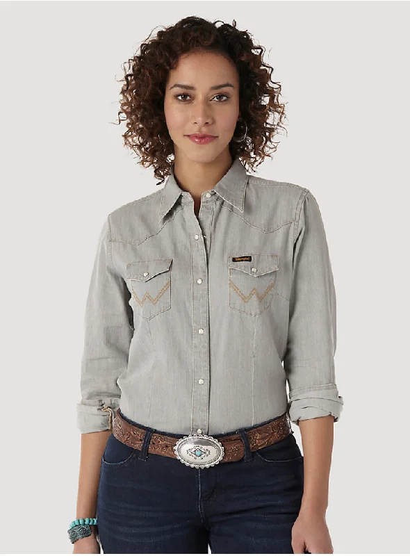 WRANGLER WOMENS LONG SLEEVE WESTERN SNAP W STITCHING ON POCKET DENIM SHIRT IN GREY DENIM STYLE LW3961D Relaxed Short Sleeve Tee WRANGLER WOMENS LONG SLEEVE WESTERN SNAP W STITCHING ON POCKET DENIM SHIRT IN GREY DENIM STYLE LW3961D Relaxed Short Sleeve Tee